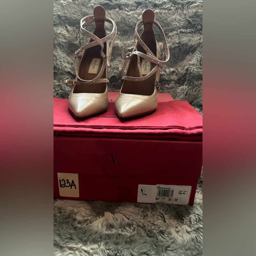 NIB Valentino Love Latch lace up ankle strap nude leather heels Sz 36